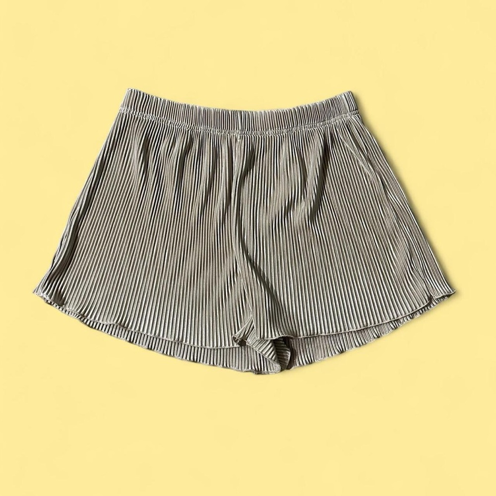 Flowy Gold High Waist Pleated Shorts